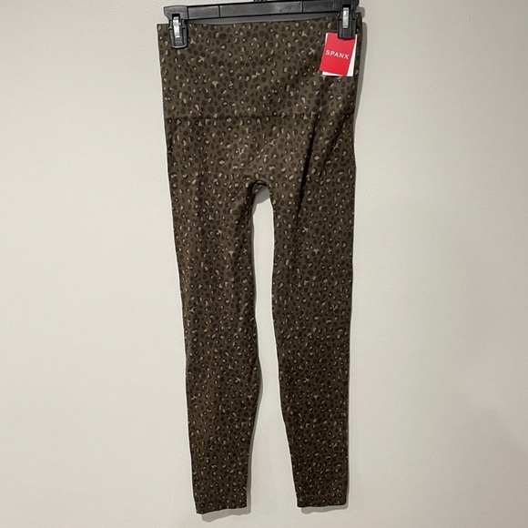 NWT SPANX Look At Me Now Seamless Olive Leopard Leggings Size Small - Picture 1 of 5